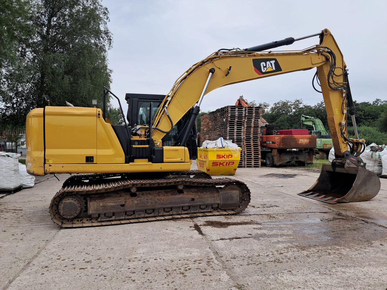 2018 Caterpillar 323GC crawler excavator side view