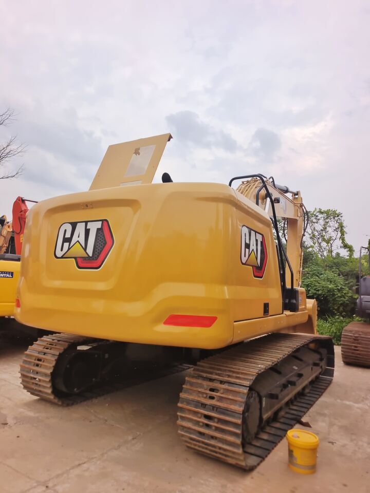 2025 Caterpillar 323 crawler excavator rear view 2025 Caterpillar 323 crawler excavator rear view
