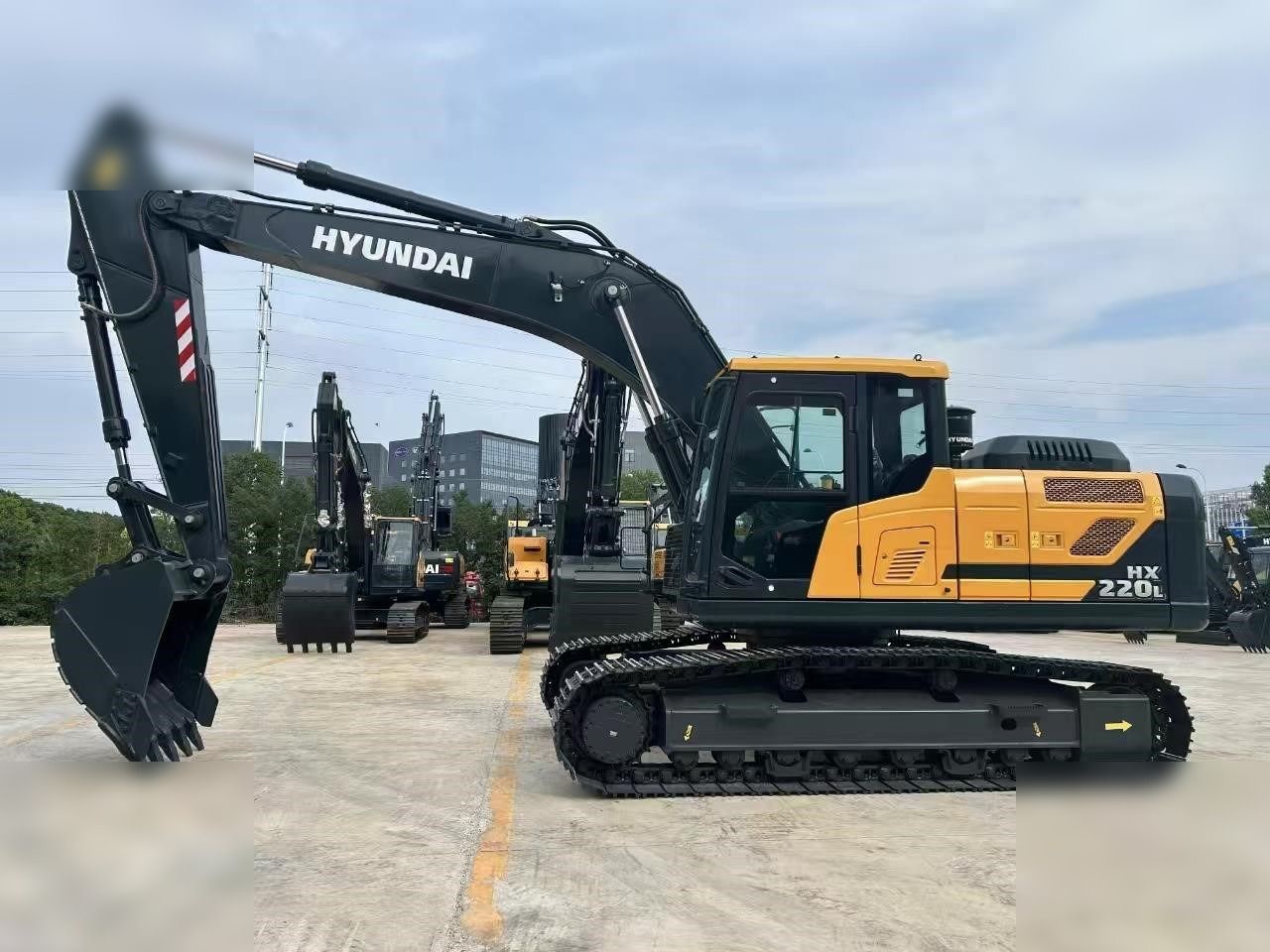 2025 Hyundai HX220L crawler excavator, side profile view