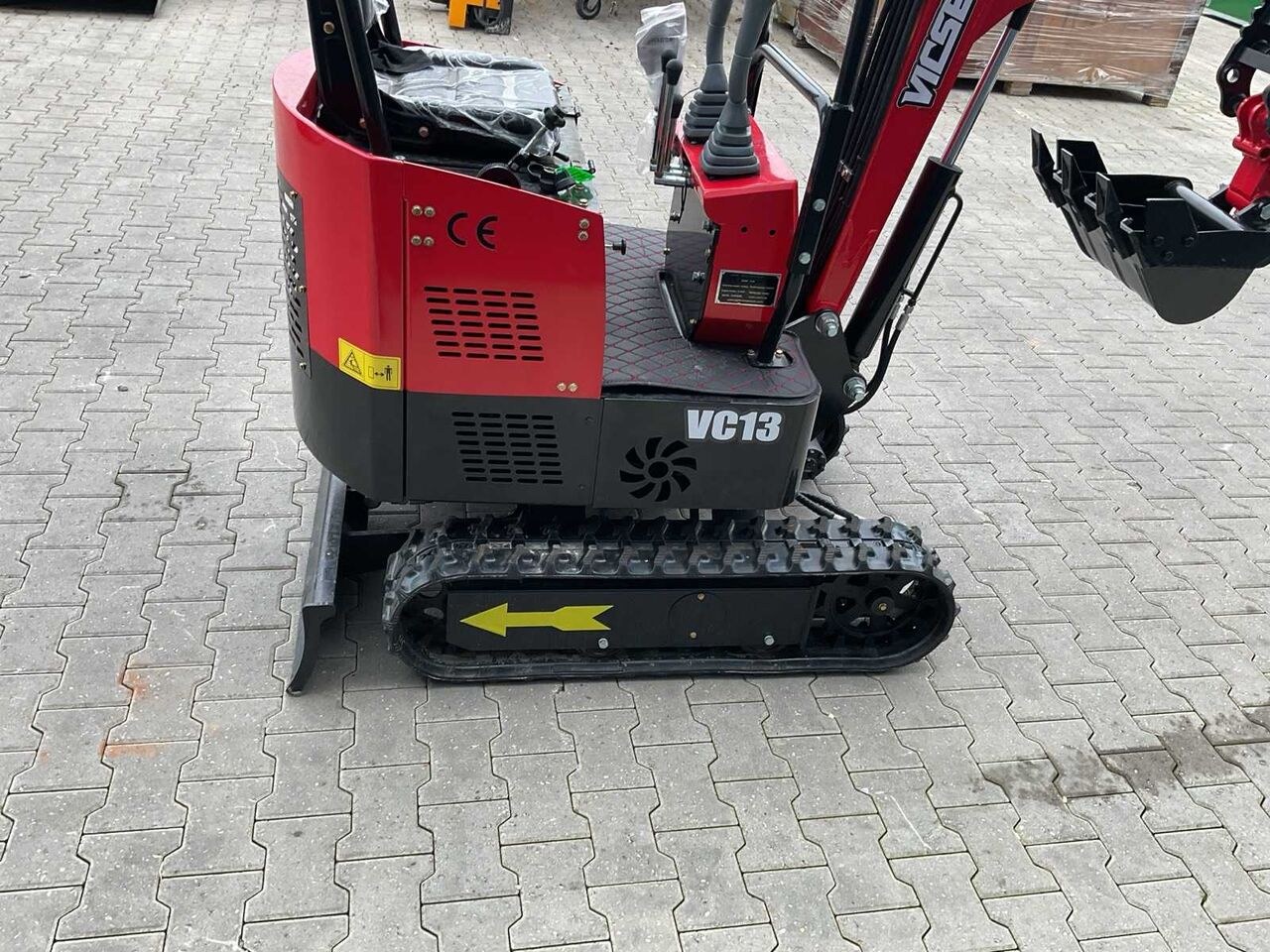 Vicsec VC13-R mini excavator, side view
