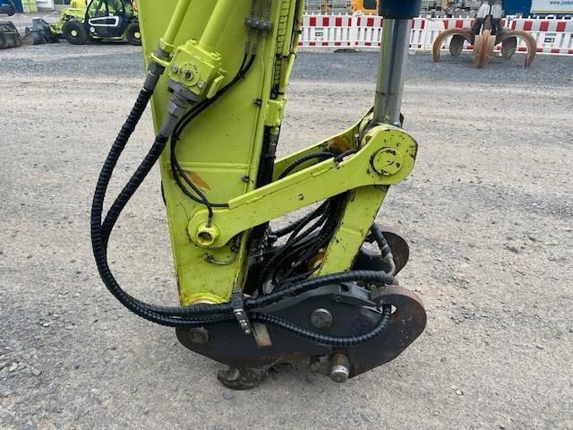 2017 Caterpillar 325FL excavator boom and quick coupler detail