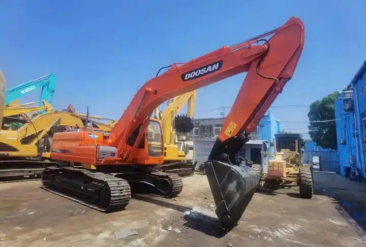 2021 Doosan DX225 crawler excavator, side view 2021 Doosan DX225 crawler excavator, side view