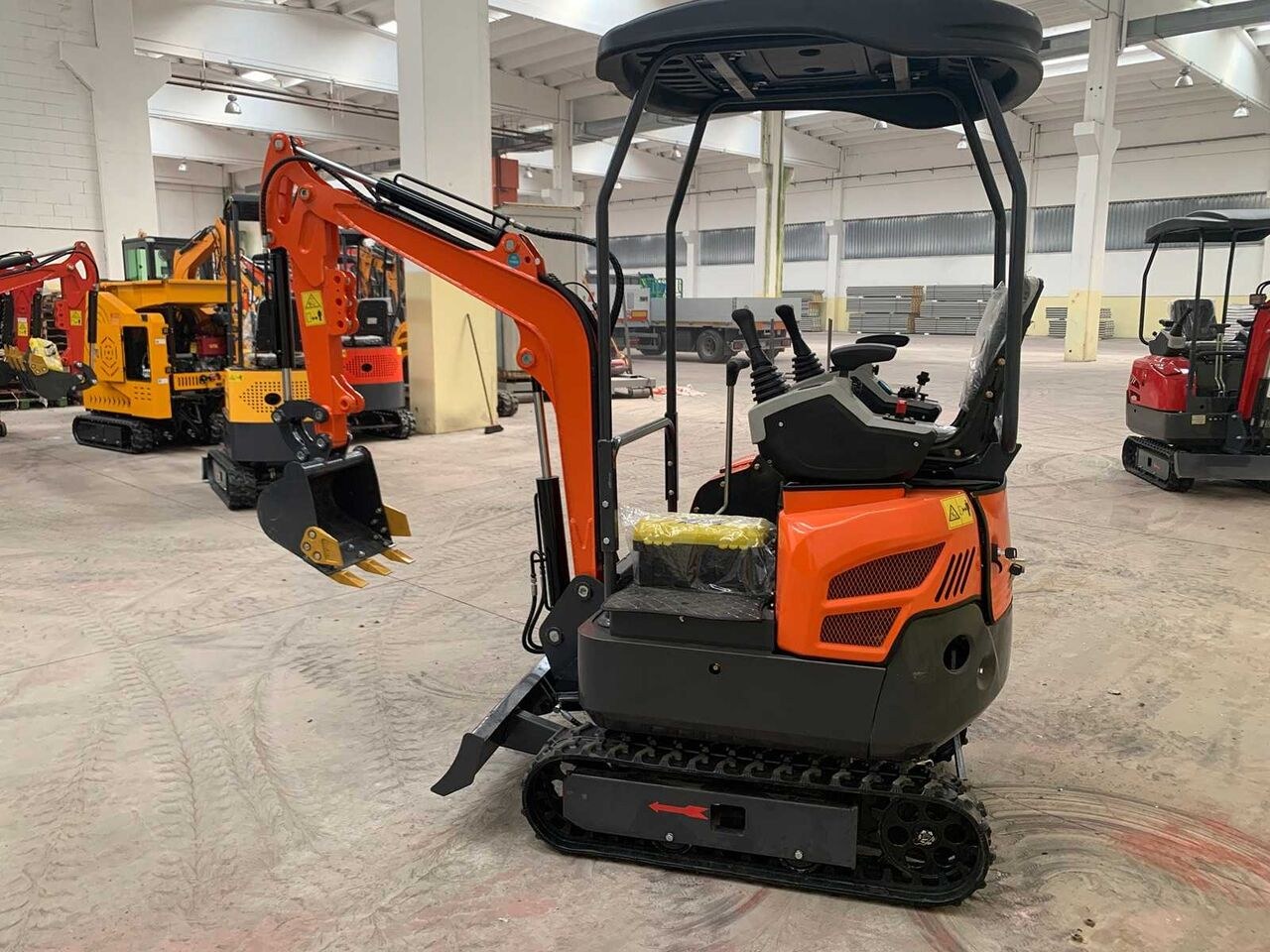 2026 SME TP18 mini excavator, side view 2026 SME TP18 mini excavator, side view