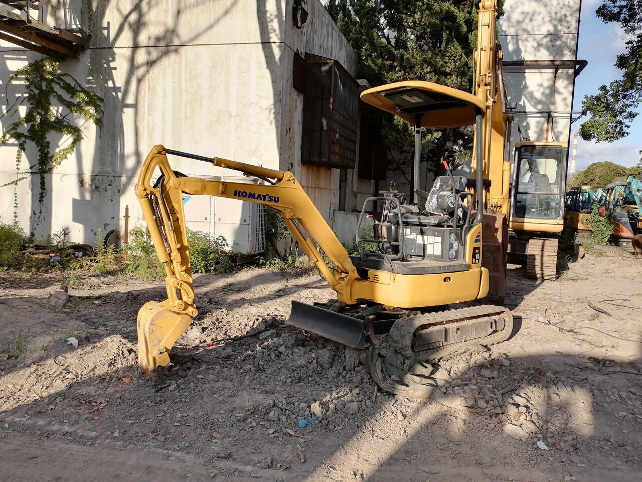 2024 Komatsu PC18MR-2 excavator, side view 2024 Komatsu PC18MR-2 excavator, side view