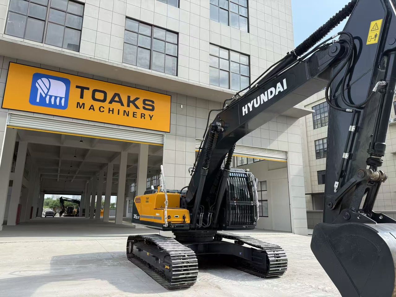 2024 Hyundai R305LC-9T crawler excavator, rear three-quarter view 2024 Hyundai R305LC-9T crawler excavator, rear three-quarter view