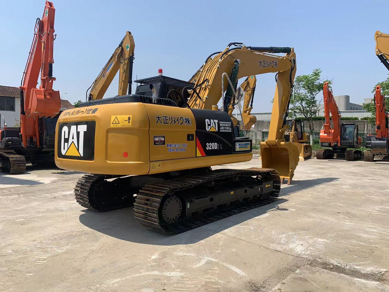 Koparka gąsienicowa 2020 Caterpillar 320D2 L, widok z tyłu pod kątem Koparka gąsienicowa 2020 Caterpillar 320D2 L, widok z tyłu pod kątem