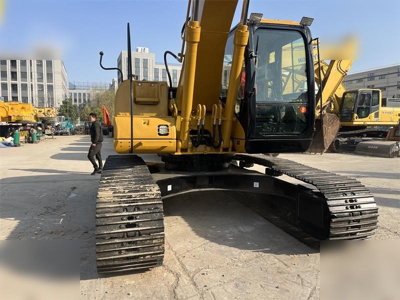 2011 Caterpillar 320CL Raupenbagger, Vorder-Seitenansicht 2011 Caterpillar 320CL Raupenbagger, Vorder-Seitenansicht