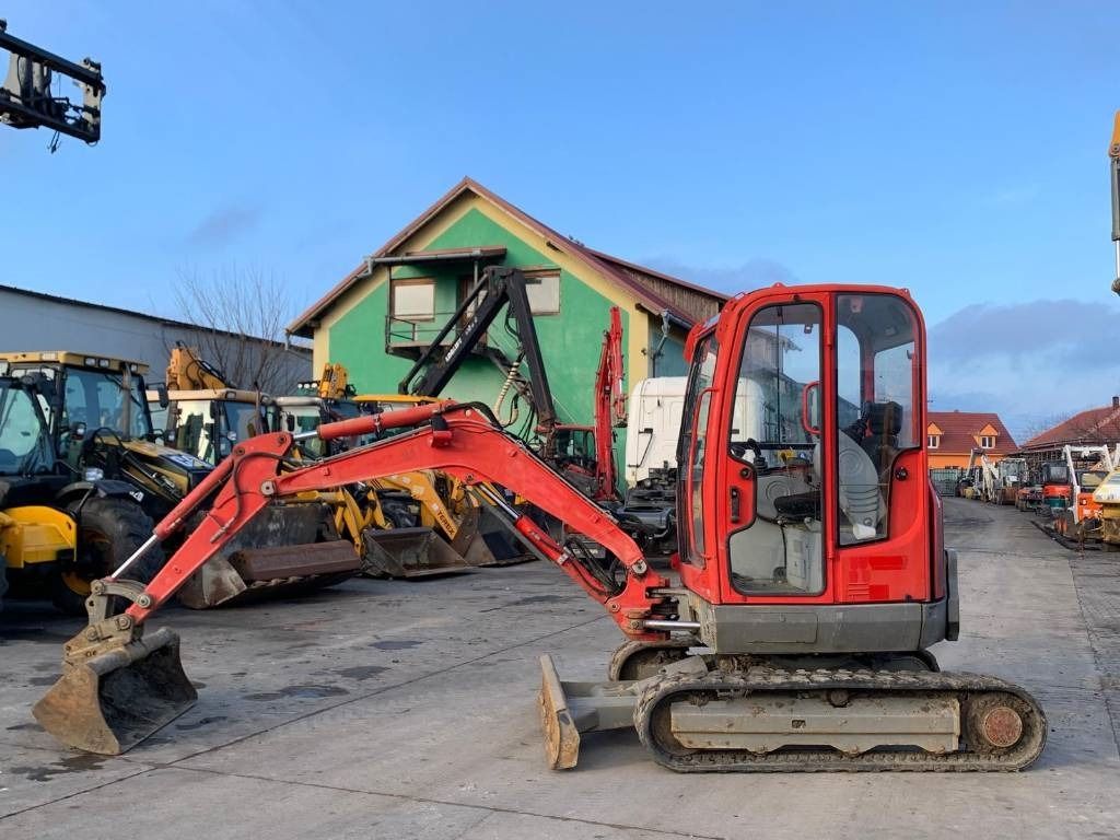 2011 Wacker Neuson 28Z3RD mini excavator, side view