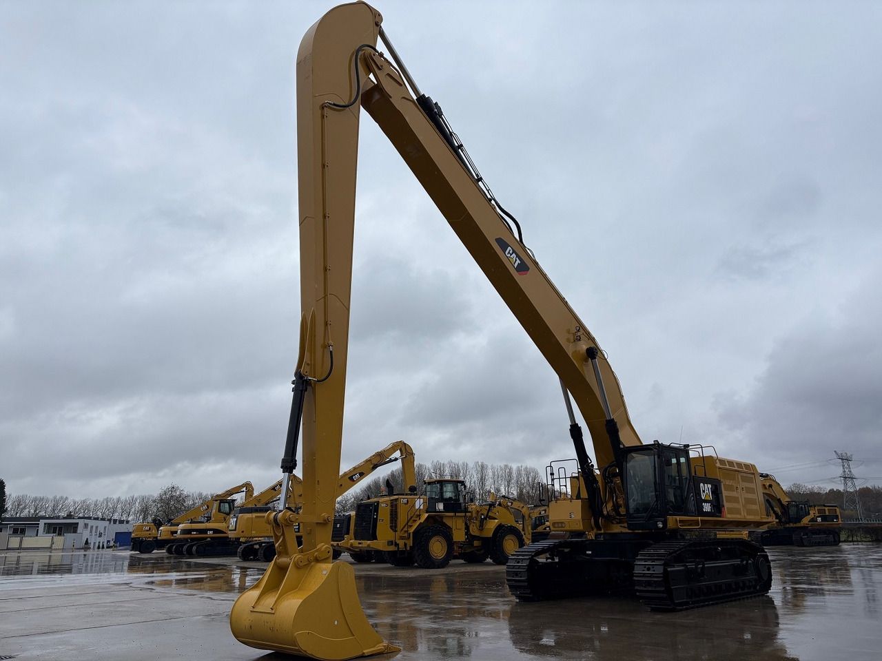 2020 Caterpillar 390F long-reach crawler excavator, side view
