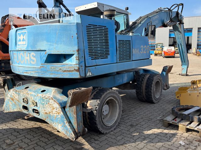 2007 Fuchs MHL320 material handler, rear three-quarter view 2007 Fuchs MHL320 material handler, rear three-quarter view
