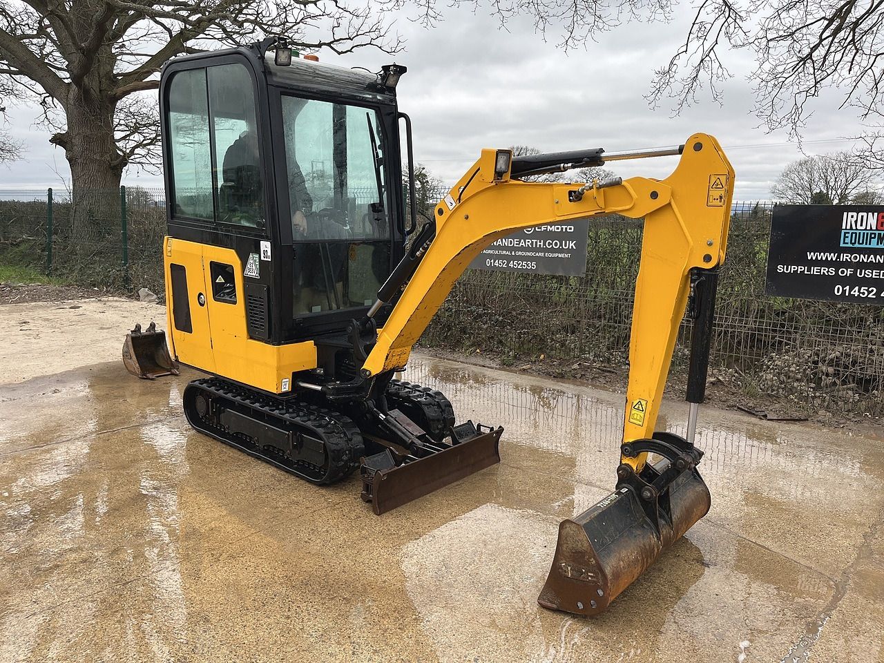 2022 JCB 16C-1 mini excavator, front three-quarter view 2022 JCB 16C-1 mini excavator, front three-quarter view