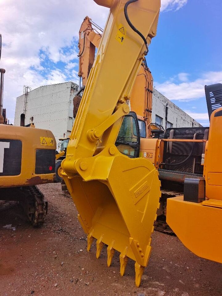 2024 Komatsu PC300 crawler excavator bucket and boom view