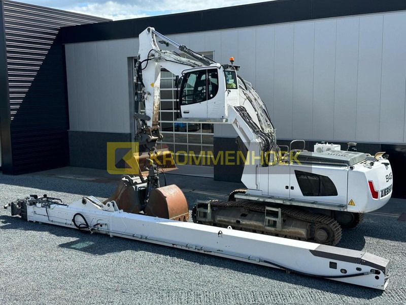2018 Liebherr R946LC excavator with telescopic arm