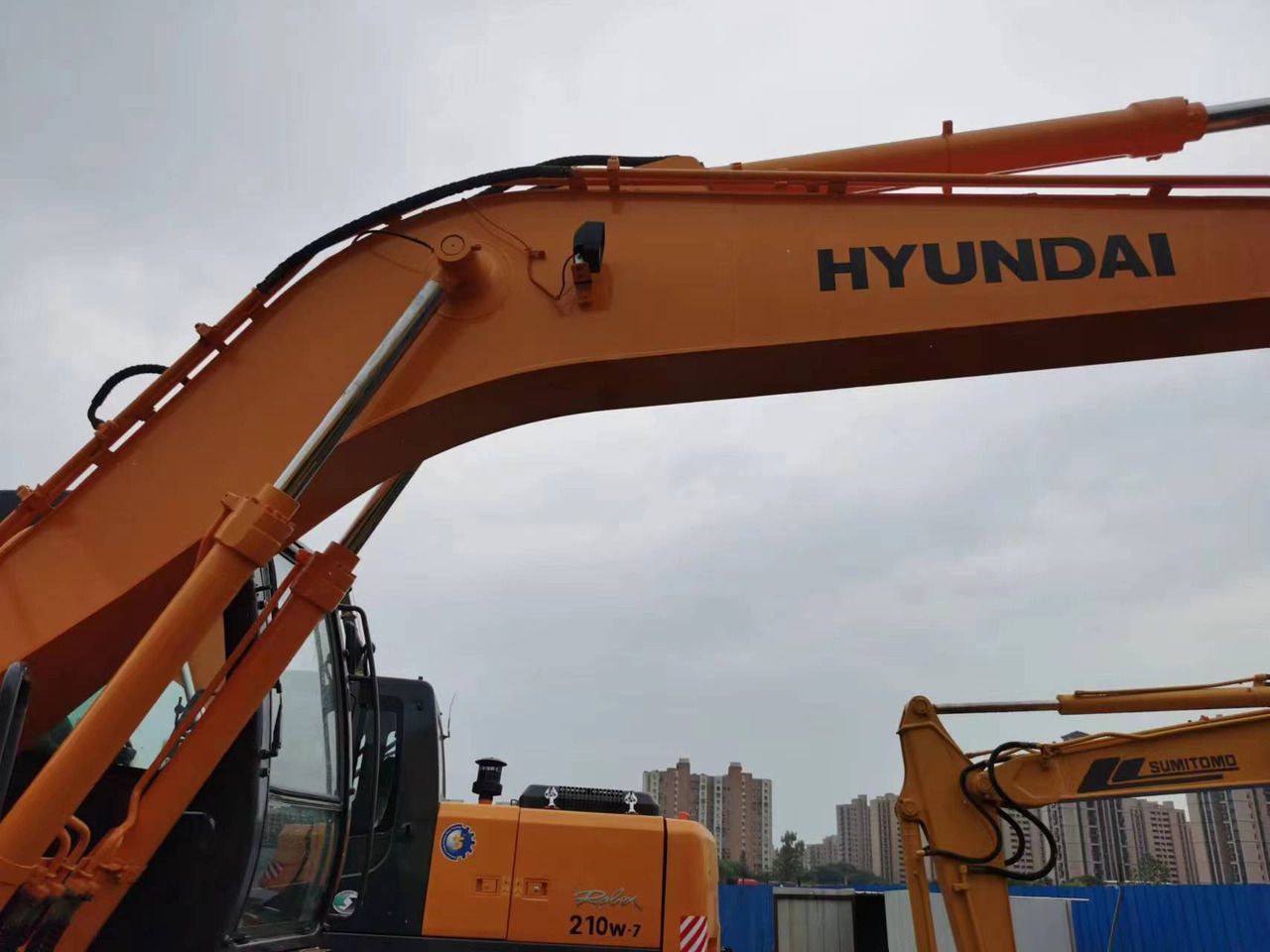 2017 Hyundai 210W-7 wheel excavator boom and upper structure