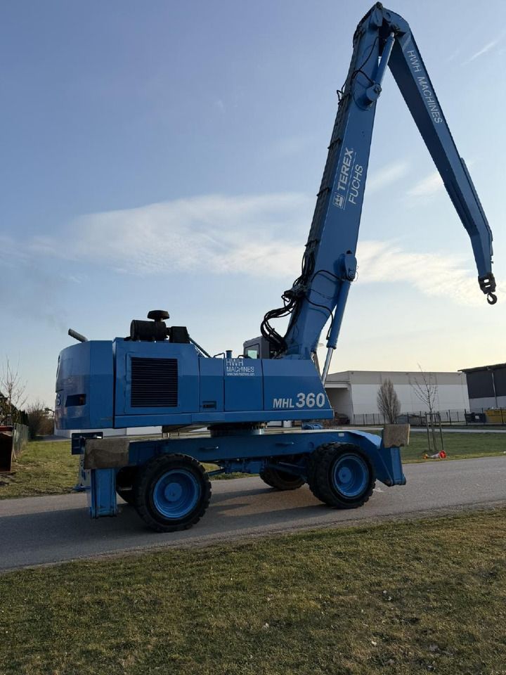 2000 Terex Fuchs MHL360 material handler, side profile view 2000 Terex Fuchs MHL360 material handler, side profile view
