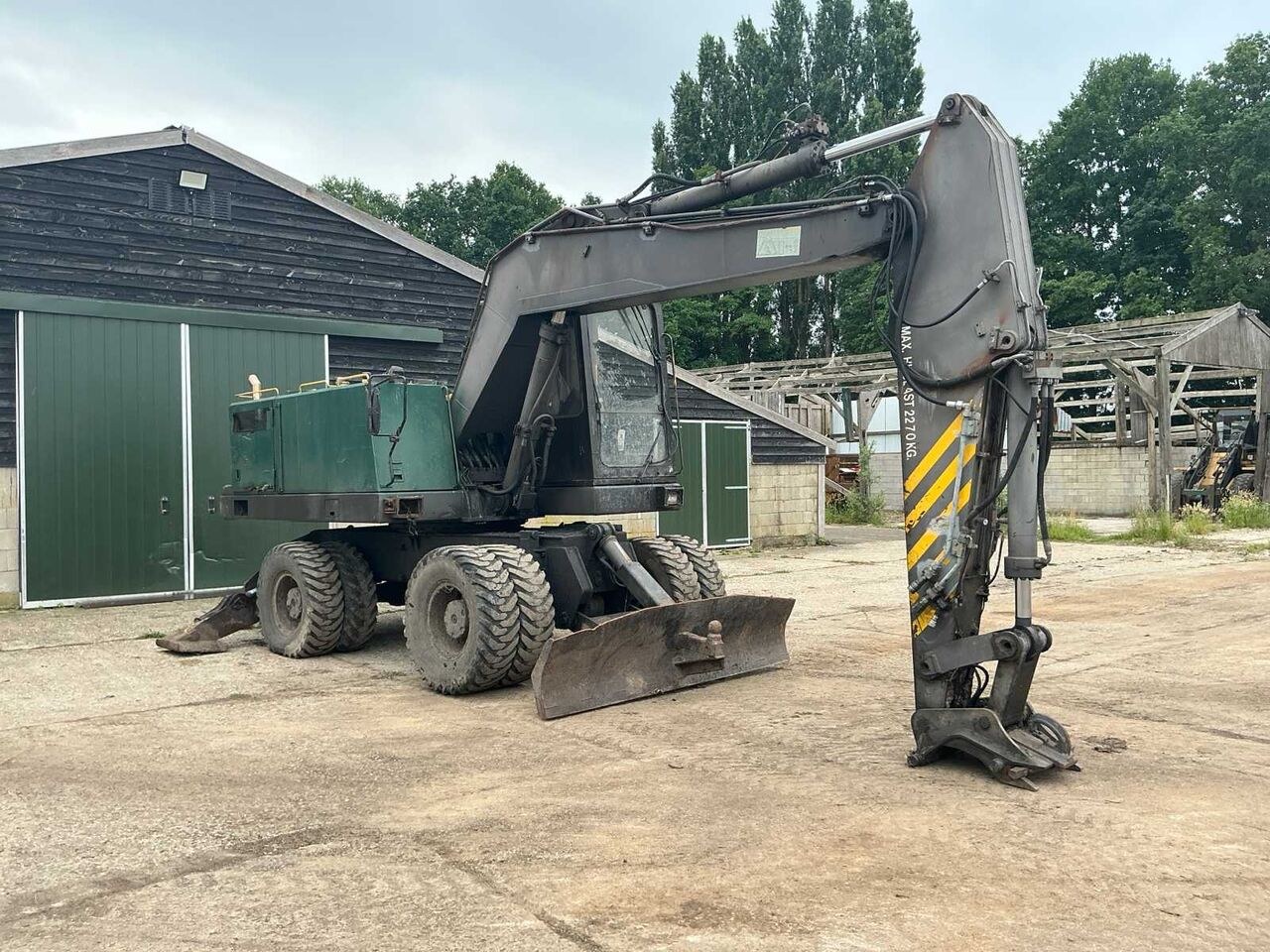 1998 Volvo EW200 wheel excavator, side view 1998 Volvo EW200 wheel excavator, side view