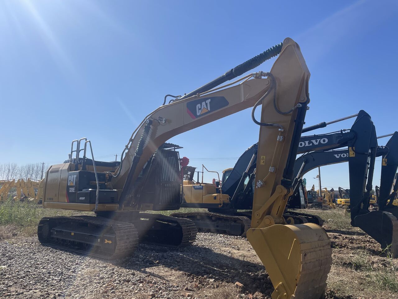 2024 Caterpillar 320E crawler excavator, side view 2024 Caterpillar 320E crawler excavator, side view