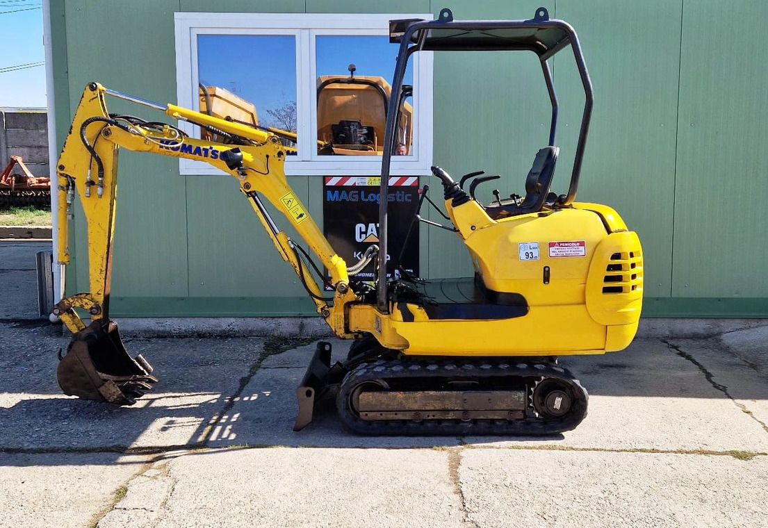 2002 Komatsu PC12R-8 mini excavator, side view 2002 Komatsu PC12R-8 mini excavator, side view