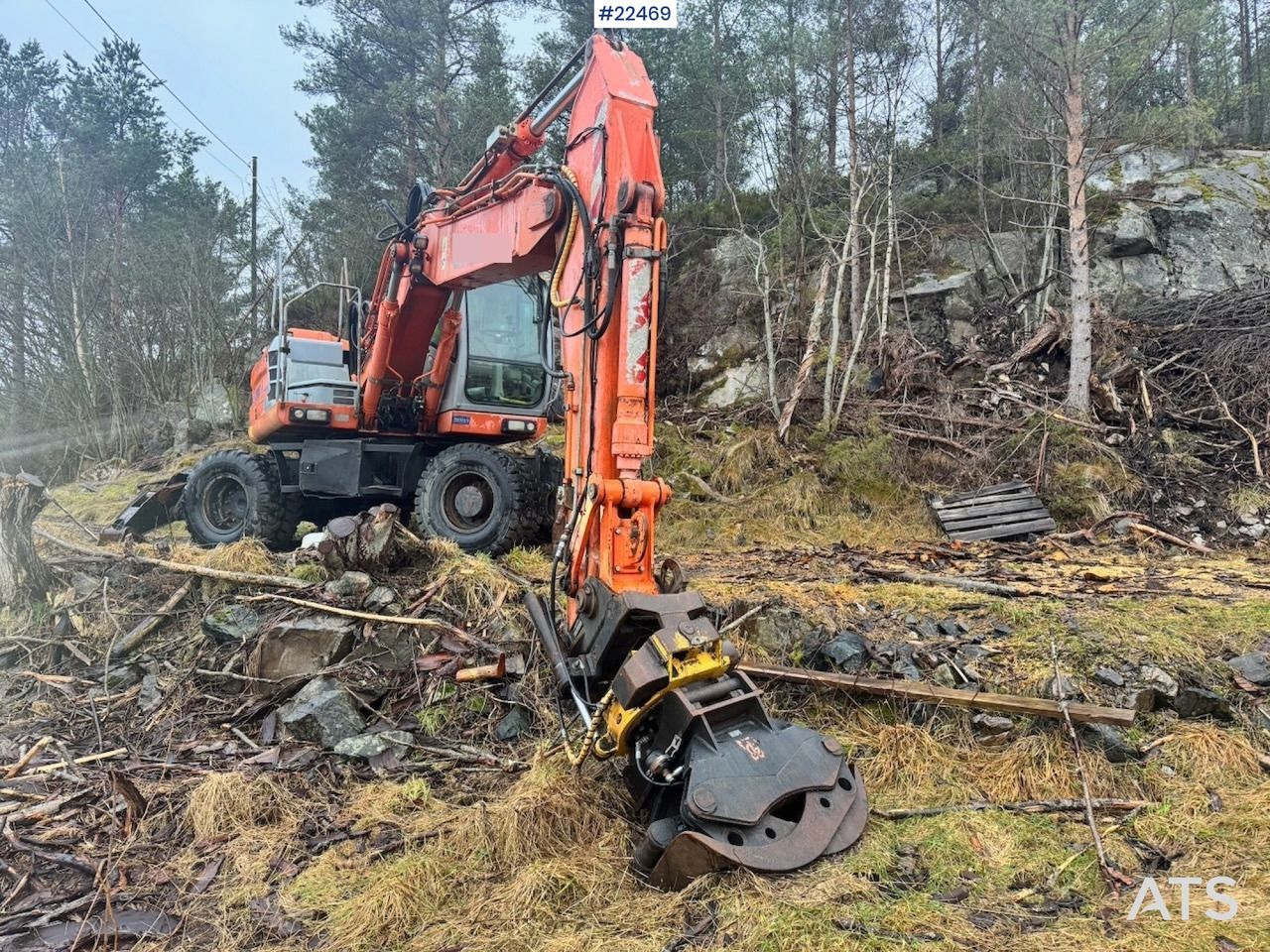 2003 Kobelco E175W wheel excavator, front three-quarter view 2003 Kobelco E175W wheel excavator, front three-quarter view