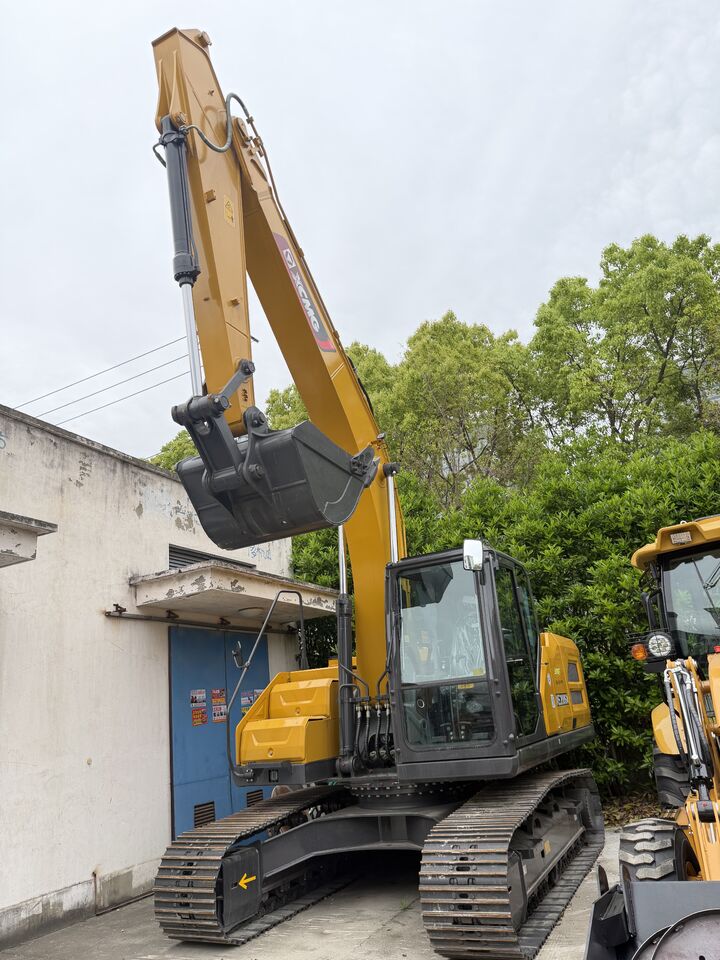 2026 XCMG XE200GA mini excavator, front three-quarter view