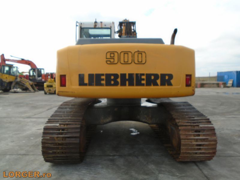 2006 Liebherr 900C crawler excavator, rear view 2006 Liebherr 900C crawler excavator, rear view
