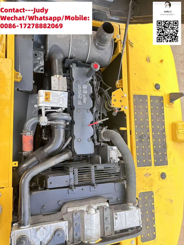 Vue compartiment moteur pelle sur chenilles Komatsu PC220-8 2023 Vue compartiment moteur pelle sur chenilles Komatsu PC220-8 2023