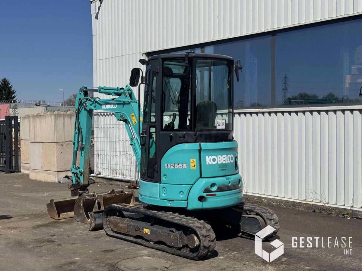 2021 Kobelco SK25SR-6E mini excavator, front three-quarter view 2021 Kobelco SK25SR-6E mini excavator, front three-quarter view