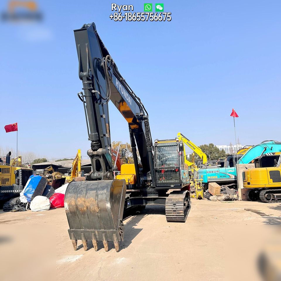 2023 Hyundai R220LC-9S crawler excavator, front view 2023 Hyundai R220LC-9S crawler excavator, front view
