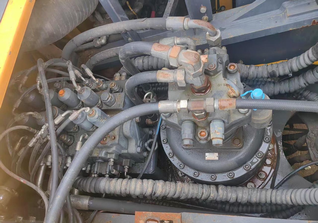 2019 XCMG XE490DK crawler excavator hydraulic pump detail 2019 XCMG XE490DK crawler excavator hydraulic pump detail