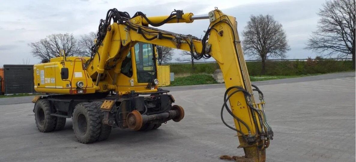 2005 Atlas 1604 ZW wheel excavator, side profile view