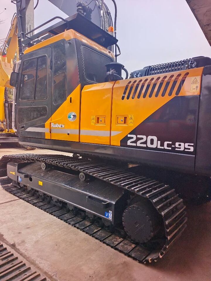 2025 Hyundai 220LC-9S crawler excavator side view 2025 Hyundai 220LC-9S crawler excavator side view