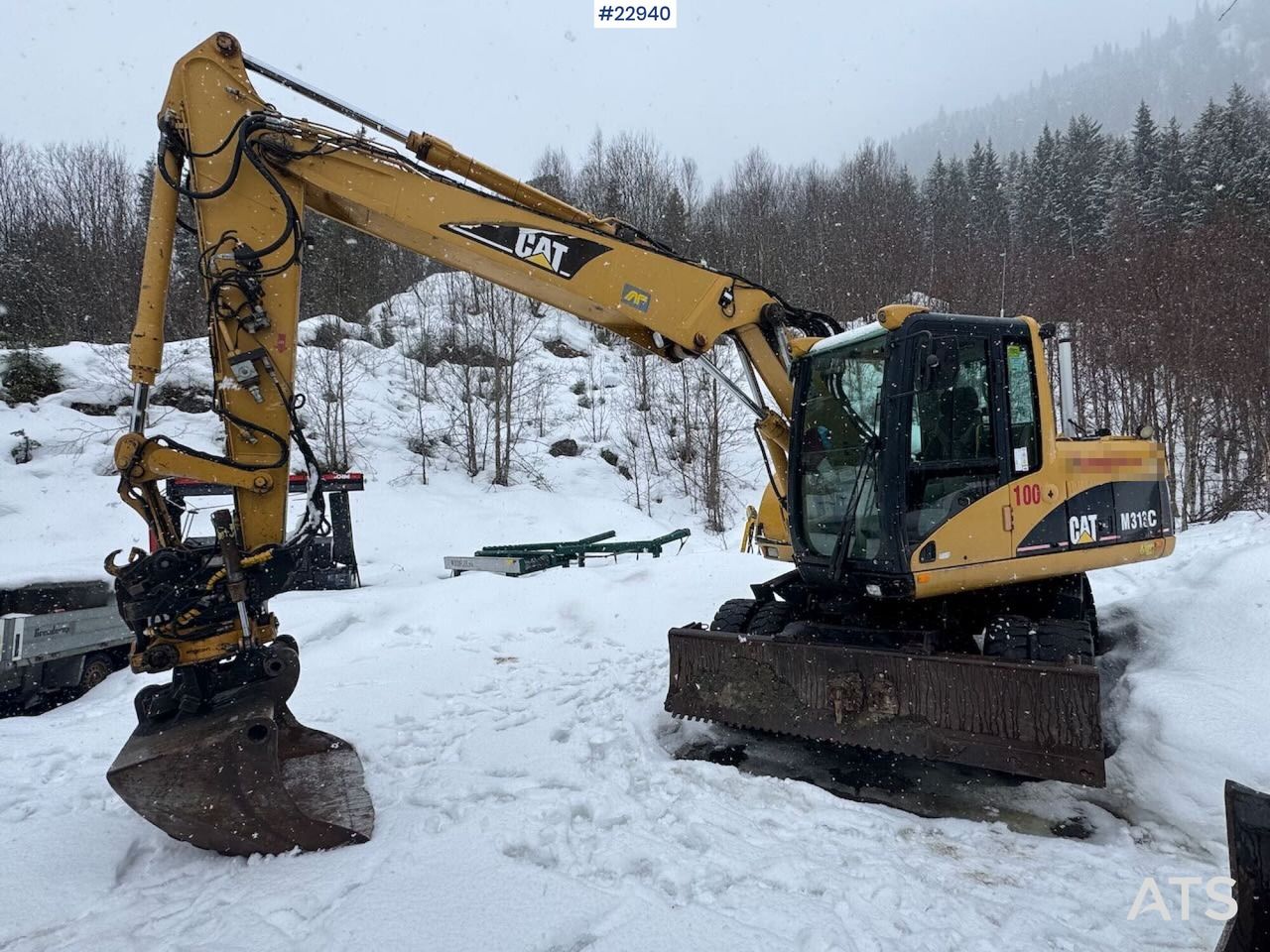 2005 Caterpillar M313C wheel excavator, side profile view 2005 Caterpillar M313C wheel excavator, side profile view