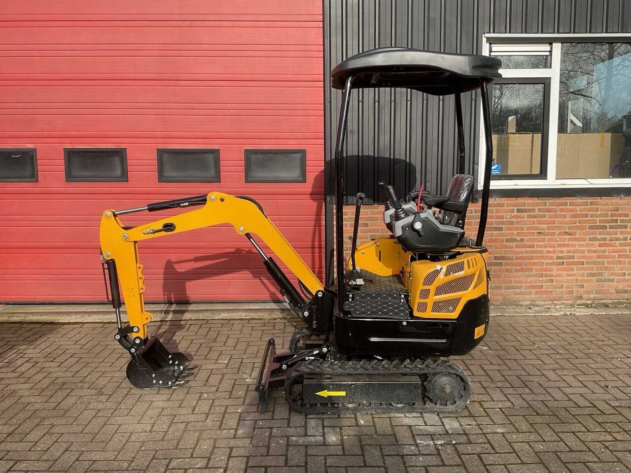 JPC KV15 mini excavator, side view