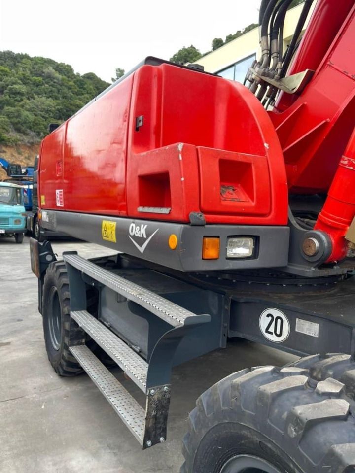 2004 O&K MH 6.6 wheel excavator side view 2004 O&K MH 6.6 wheel excavator side view