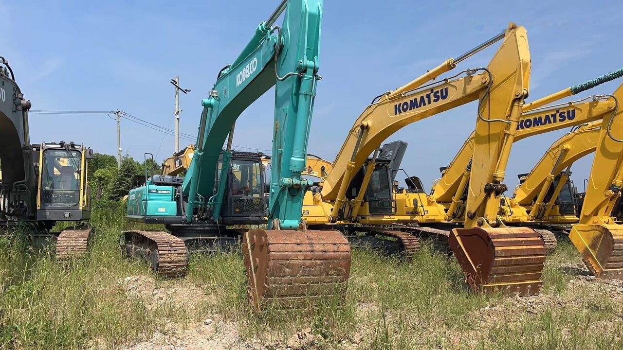 2017 Kobelco SK350 crawler excavator, front three-quarter view 2017 Kobelco SK350 crawler excavator, front three-quarter view