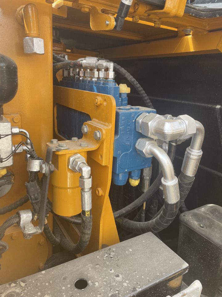 2023 Komatsu PC240 crawler excavator hydraulic control valve detail