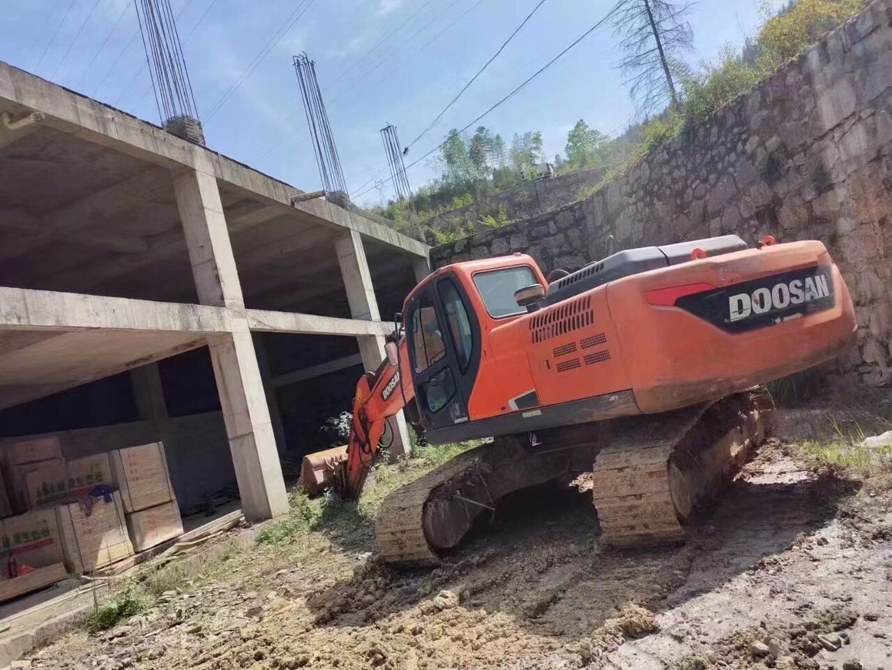 Doosan DX220LC-9 excavator, rear three-quarter view Doosan DX220LC-9 excavator, rear three-quarter view
