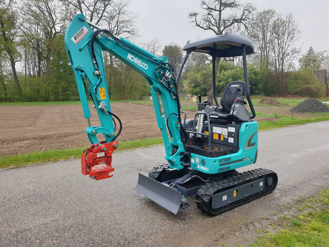 2021 Kobelco SK17SR-3E mini excavator, three-quarter view 2021 Kobelco SK17SR-3E mini excavator, three-quarter view