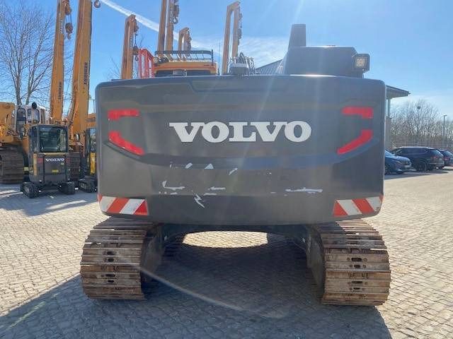 2020 Volvo EC220EL crawler excavator rear view 2020 Volvo EC220EL crawler excavator rear view