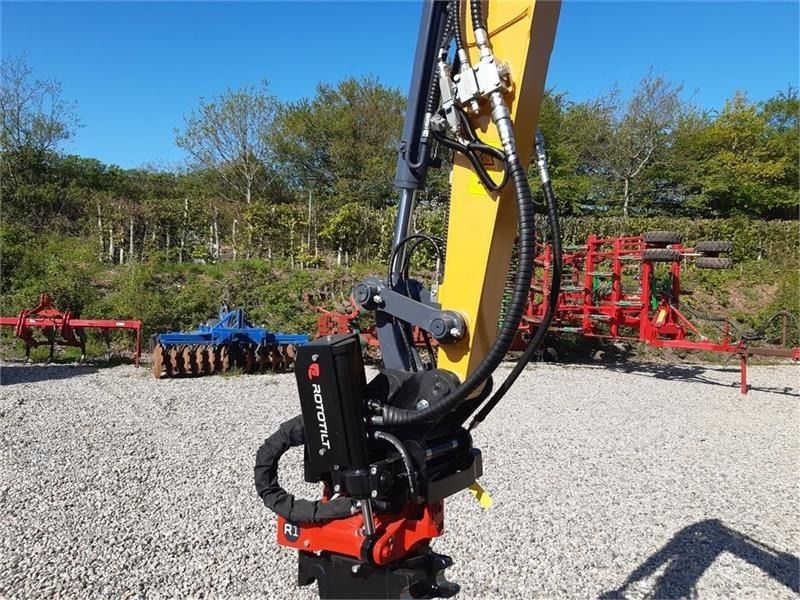2026 XCMG XE27E mini excavator with Rototilt R1 attachment 2026 XCMG XE27E mini excavator with Rototilt R1 attachment