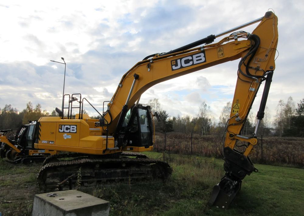 2023 JCB 220X SLC crawler excavator, side profile view 2023 JCB 220X SLC crawler excavator, side profile view