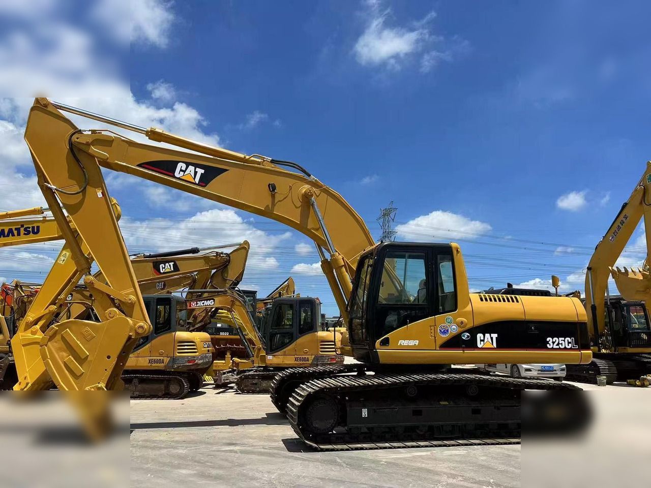 2018 Caterpillar 325CL crawler excavator, side profile view 2018 Caterpillar 325CL crawler excavator, side profile view