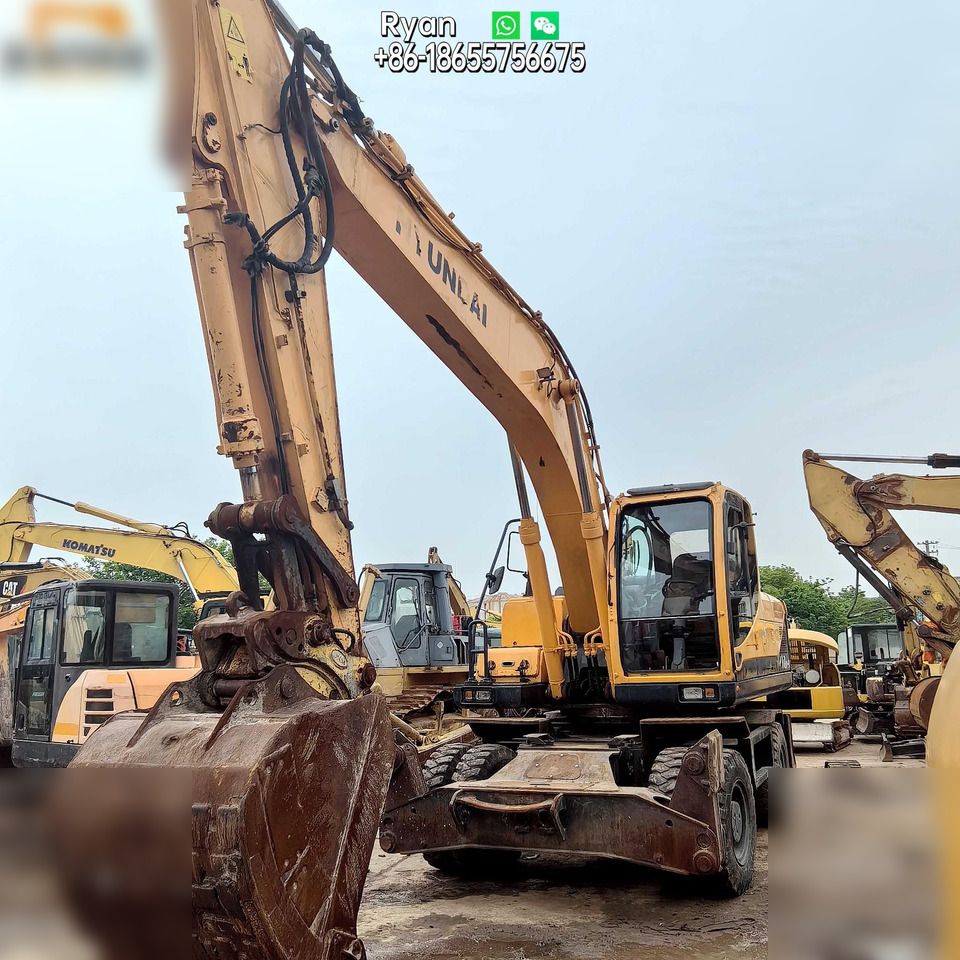 2019 Hyundai R210W-9S wheel excavator, front three-quarter view