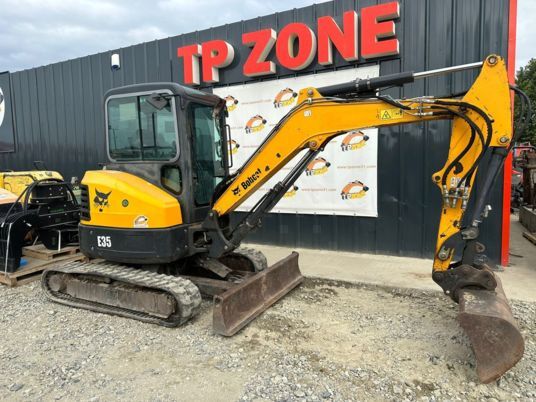 2016 Bobcat E35 mini excavator side view 2016 Bobcat E35 mini excavator side view