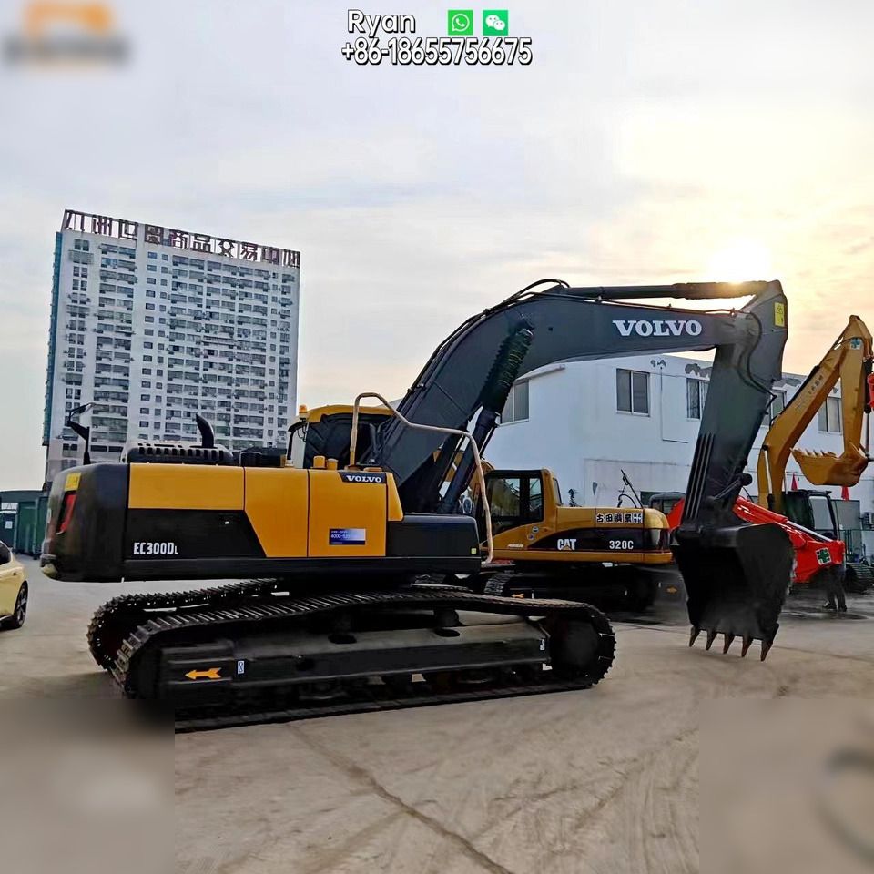 2021 Volvo EC300DL crawler excavator, side profile view 2021 Volvo EC300DL crawler excavator, side profile view