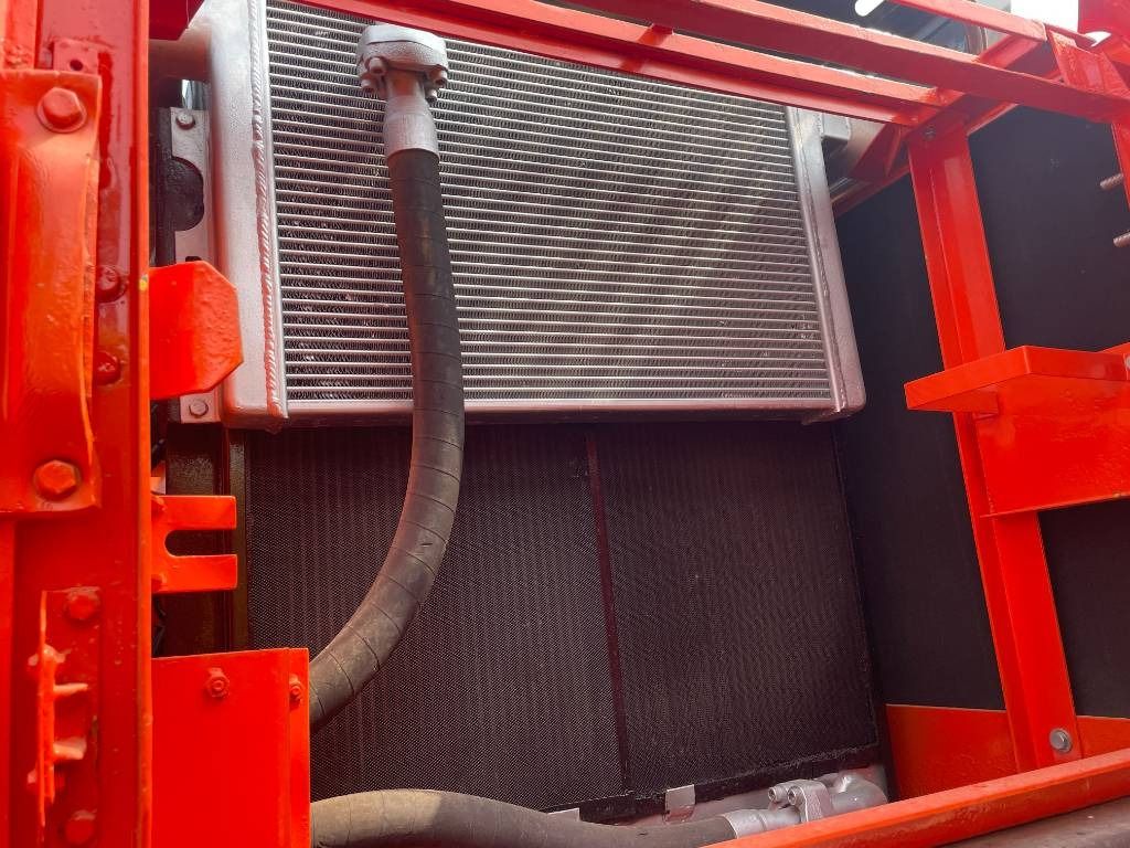 2025 Doosan 300 crawler excavator radiator and cooling system detail 2025 Doosan 300 crawler excavator radiator and cooling system detail