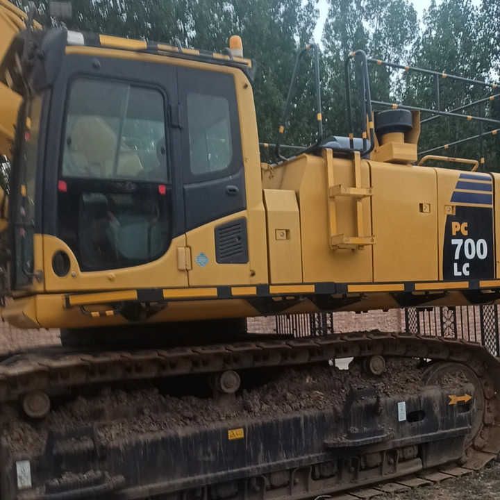 2020 Komatsu PC700LC crawler excavator side view 2020 Komatsu PC700LC crawler excavator side view