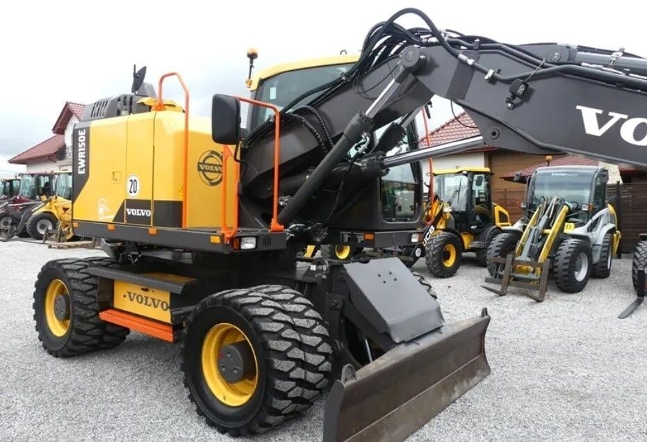 2017 Volvo EWR150E wheel excavator, side view 2017 Volvo EWR150E wheel excavator, side view