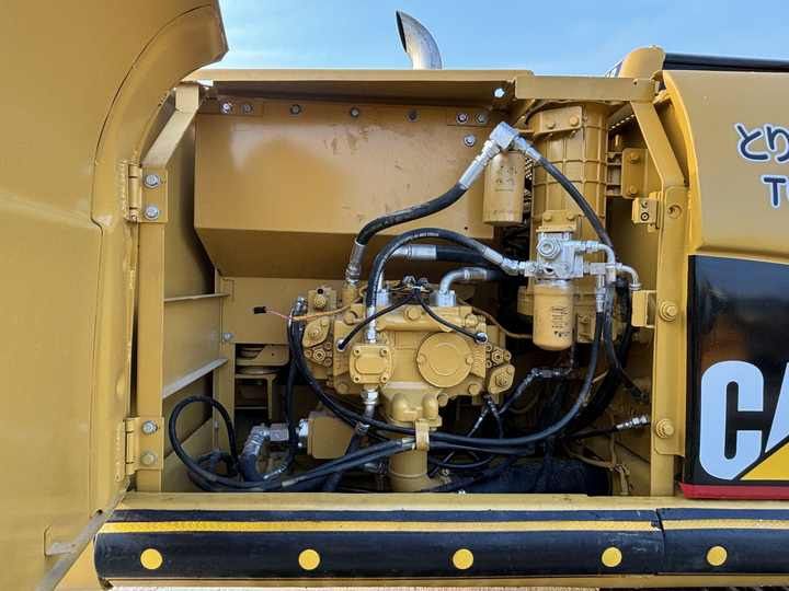 2020 Caterpillar 320CL Raupenbagger Motorraum-Ansicht