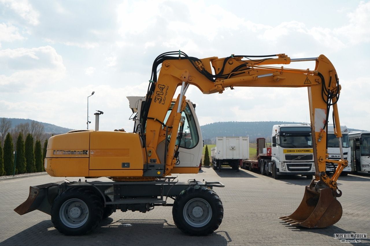 2001 Liebherr A314 Litronic wheel excavator, side view 2001 Liebherr A314 Litronic wheel excavator, side view